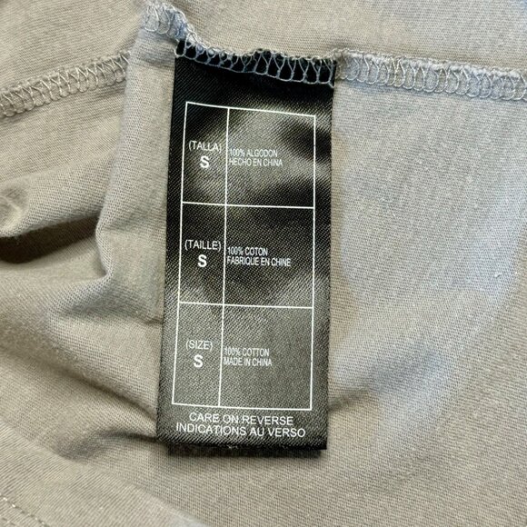 STAR WARS Galaxy's Edge Droid Depot T-Shirt Kids S 5-6 Disney Parks Tee Top Boy - Picture 6 of 6